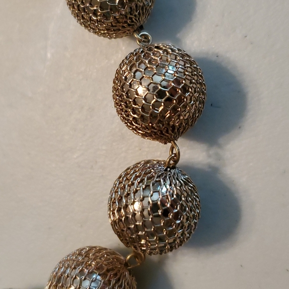 Chain mesh covered necklace and earrings - Picture 2 of 3